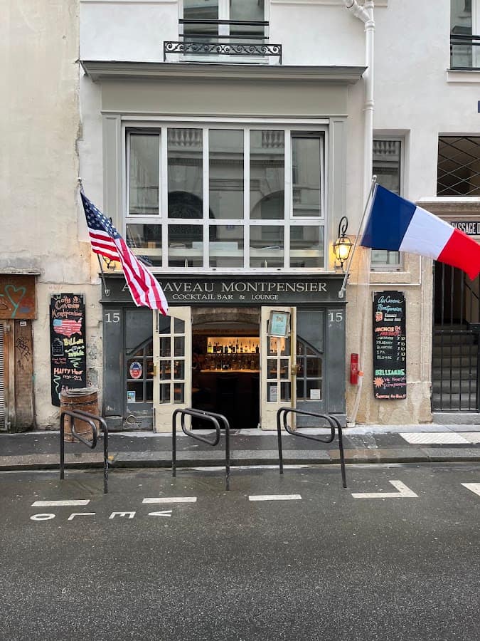 Photo du bar Au Caveau Montpensier