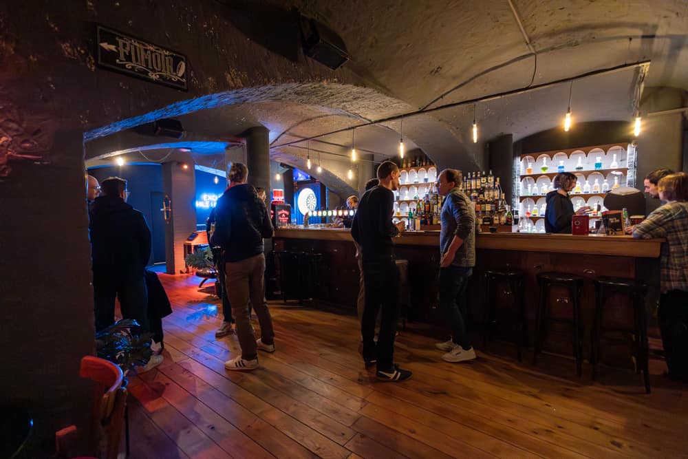 Photo du bar Helter Skelter : Bar à Fléchettes traditionnel en cave voutée - Snacks & Cocktails