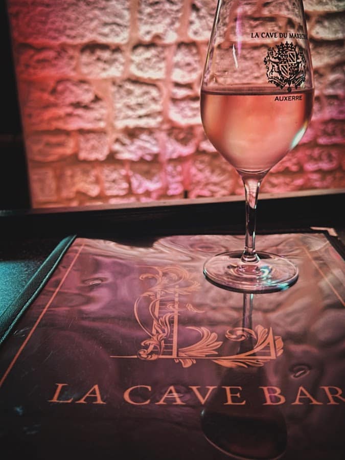 Photo du bar La Cave Bar