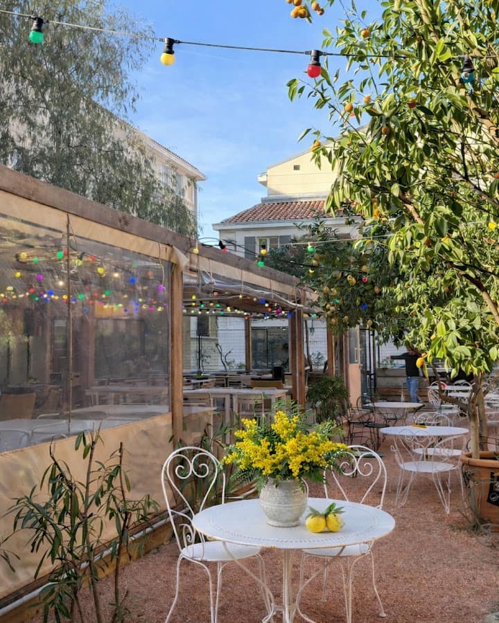 Photo du bar La Passarelle Marseille / restaurant jardin pétanque bar