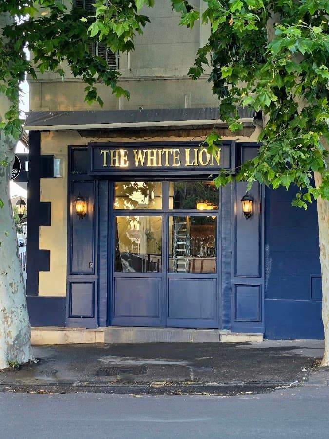 Photo du bar THE WHITE LION PUB & PIZZA AU FEU DE BOIS